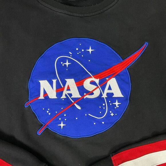 Hudson Black NASA Crewneck Sweatshirt Mens Medium NASA "Meatball" Logo Red and W - Picture 4 of 8